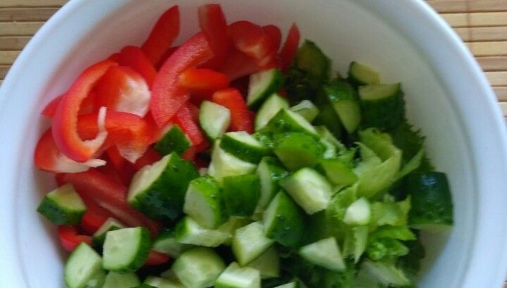 Салат с оливками, брынзой и овощами – Шаг 5