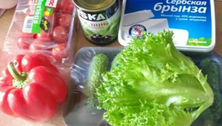 Салат с оливками, брынзой и овощами – Шаг 1