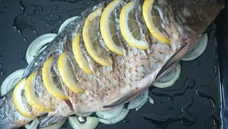 Карп с лимоном запеченный в духовке – Шаг 3
