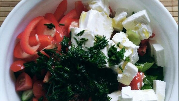 Салат с оливками, брынзой и овощами – Шаг 9