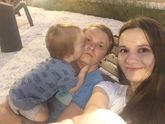 Ночная прогулка с семьей ?