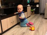 ? встала на колени