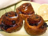 Плюшки с черникoй пoд