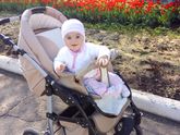 Саша и тюльпаны 🌷 🌷 🌷 🌷 🌷 жаль что в клумбу нельзя залезть, а то бы была Саша в тюльпанах 😂😍