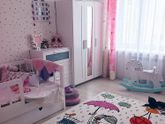 Какие обои и потолок к белой мебели в детской. Нашли мастера кто изготовит мебель.