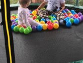 А как вы играете с сыпучими предметами?