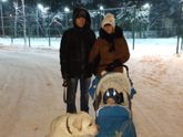 На море с маленьким ребёнком и с собакой
