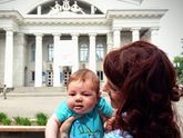 Молодая мамашка ?