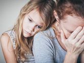 Должны ли дети видеть слезы родителей?