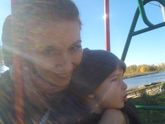 Мама взяла отгул, ради погоды и прогулки с любимым сыном!)
