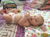 Научились держать бутылочку