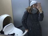 Из слинга в коляску