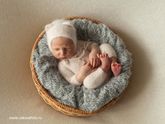 Съёмка новорожденного на специальных условиях.