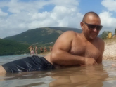 Ищу девушку для этого мужчины)
