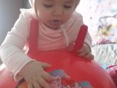 Попрыгушки на мяче:)