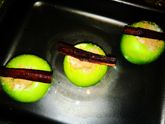 Новогодние яблочки с корицей, мёдом и сахаром