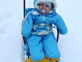 Собирались на улицу, малой