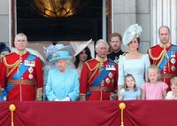 Британцы составили рейтинг любимых членов королевской семьи: на каком месте Кейт и Меган?