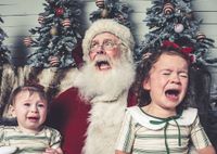 35 фото, которые доказывают, что не все дети рады Деду Морозу