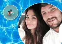 Видео: Александр Овечкин вместе с женой учит пятимесячного сына плавать