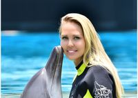 Мария Погребняк с семьей поплавала с дельфинами