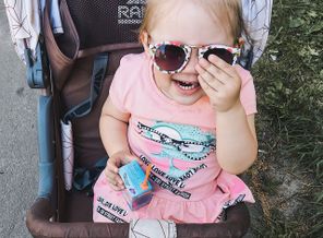 Слава Богу прошла эпоха коликов!!!Мама вовремя начала давать Эспумизан:) Радуюсь солнышку и расту веселой девчонкой!!!
