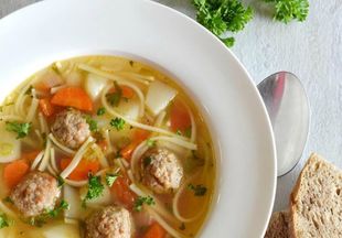 Мамин рецепт: вермишелевый суп, который понравится даже нехочухе