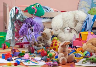 Как приучить ребенка убирать за собой игрушки