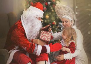 Совет дня: как объяснить малышу, почему в новогодние дни Дедов Морозов много