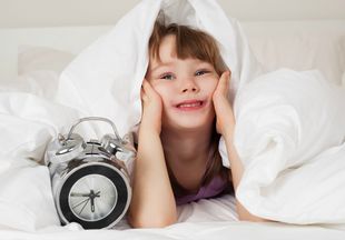 10 советов, которые помогут разбудить ребенка быстро и без слез