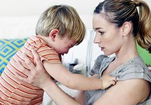 Совет Юлии Гиппенрейтер: как успокоить капризничающего ребенка