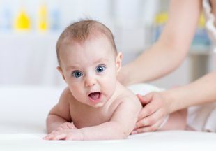 Хиты Сети: 2 видео массажа для малыша