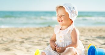 Солнцезащитные средства для детей: как выбрать?