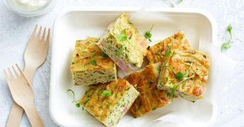 Рецепт дня: запеканка из кабачков с индейкой и зеленью