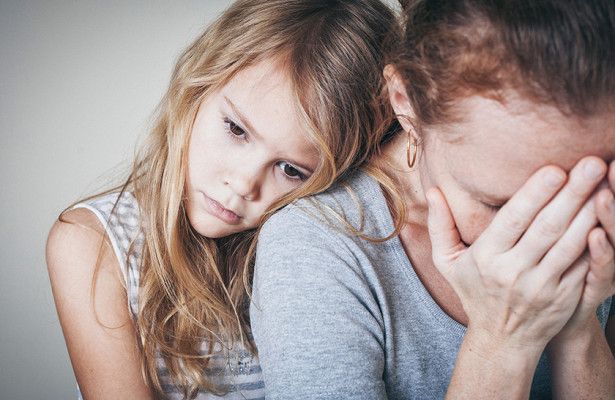 Должны ли дети видеть слезы родителей?