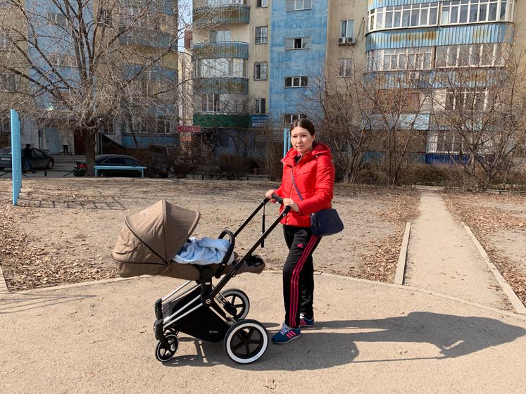 Первая прогулка на коляске