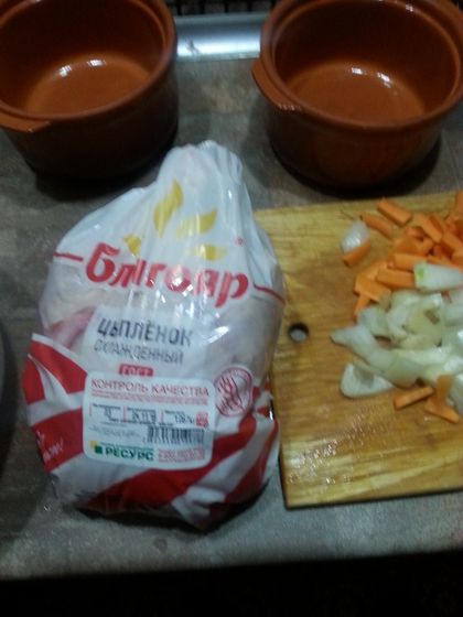 Рис с курицей в горшочках