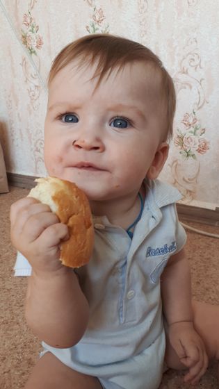 Девочки кто делат хлеб
