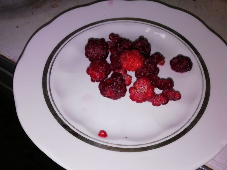 Доче на десерт))её любимая