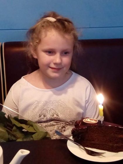 Время медленно шагает И всего один раз в год ...