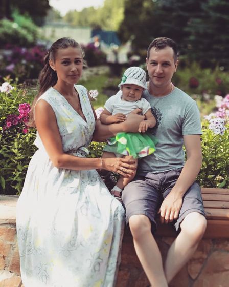 Еве Николаевне 11 месяцев💜🍭💛🍬💚