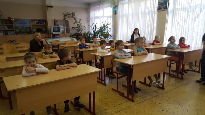 Будущие первоклашки в школе