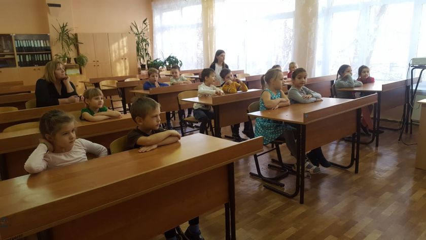 Будущие первоклашки в школе