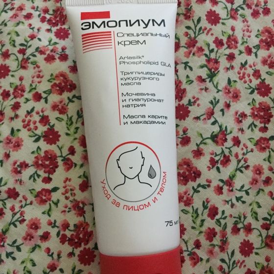 Эмолиум гормональный или нет???