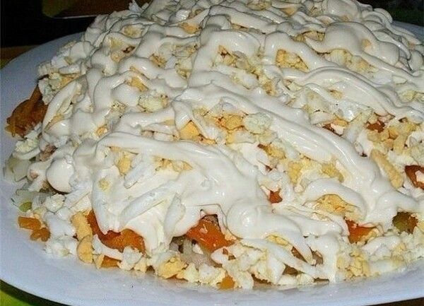 Печёночный салат с колбасным сыром