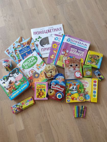 Отдам книжки, домино, кубики, раскраски