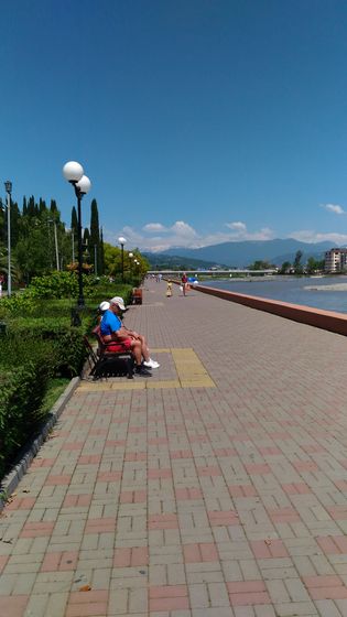 Кто в Адлере живет или был?