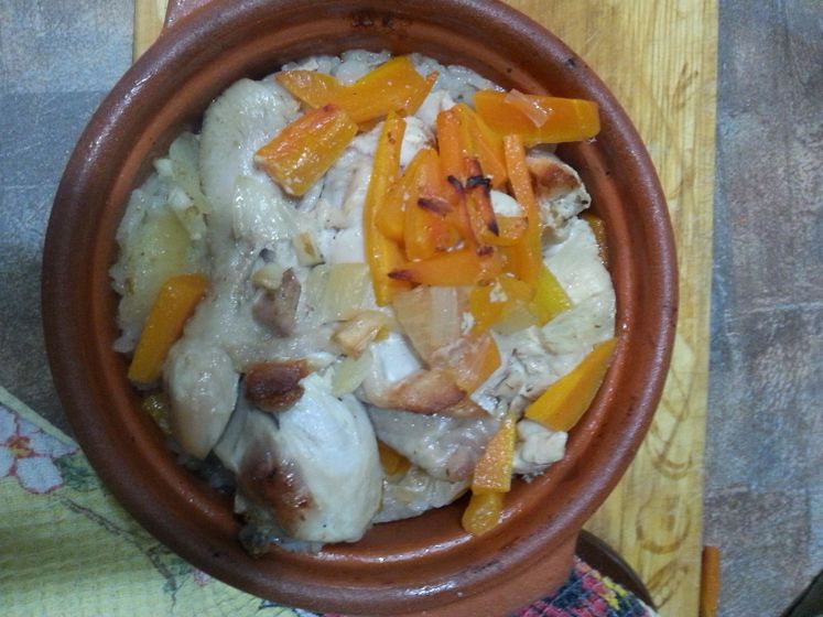 Рис с курицей в горшочках