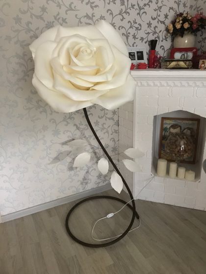 Роза из изолона ... недавно увидела что изготовляют такие ?