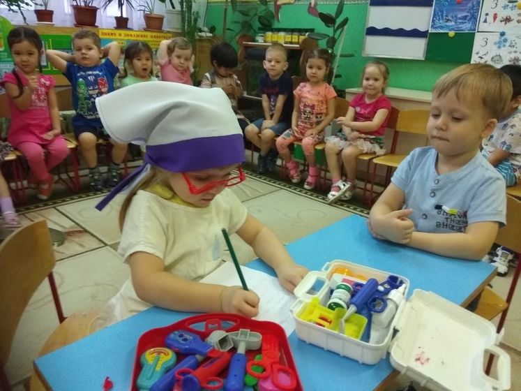 Девчули, с праздником!